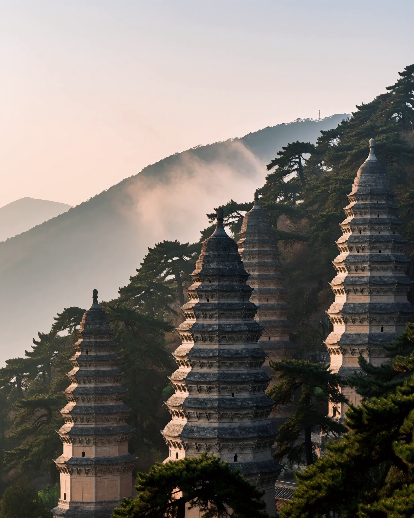 Henan — Shaolin Temple, the Longmen Grottoes, Kaifeng.